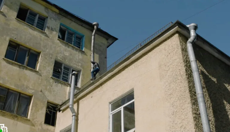 Момент из 14 серии 1 сезона