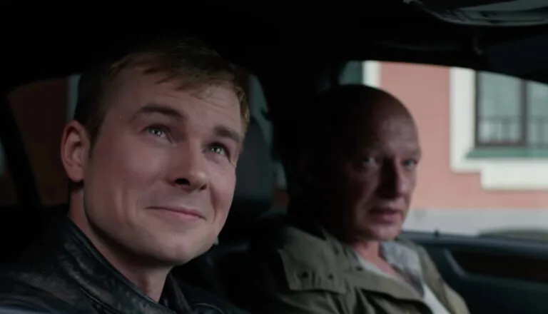 Момент из 11 серии 2 сезона